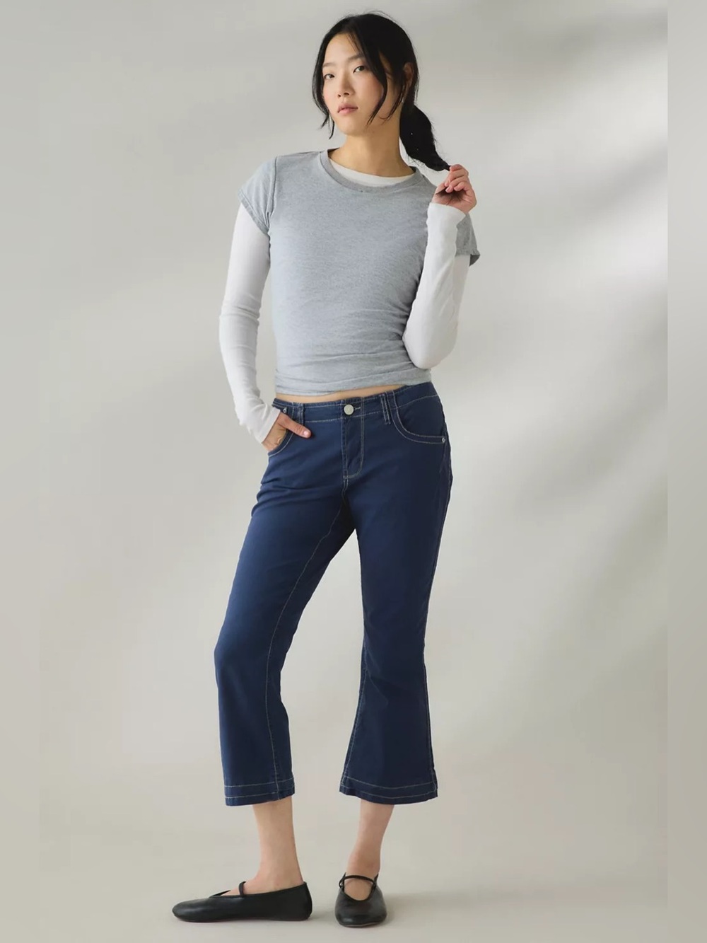 Kimchi Blue Kick It Cropped Flare Pants size 29